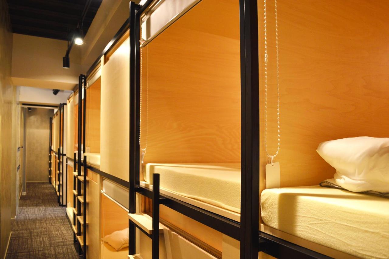 Lits Superposés dans Dortoir Masculin