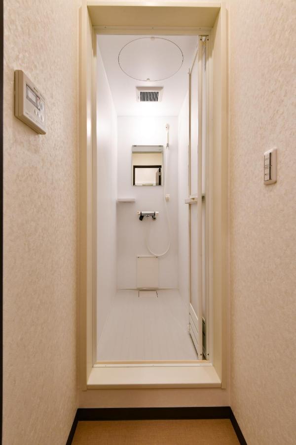 Lit Simple dans Dortoir pour Hommes